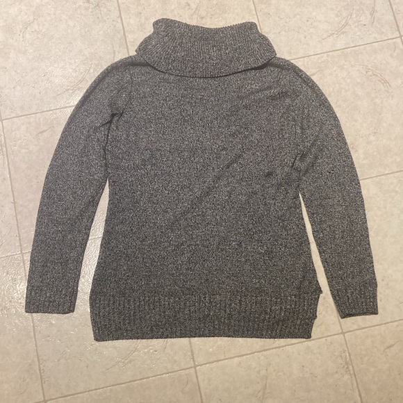 3/$15 Calvin Klein Heathered Gray Cowl Neck Sweater Size small - Picture 5 of 6